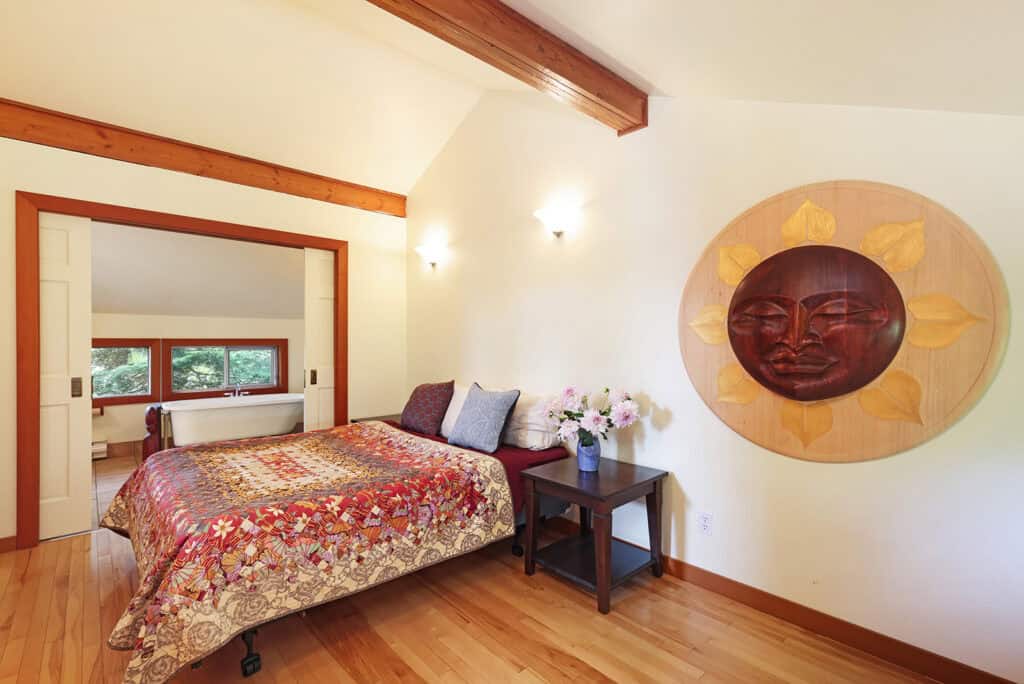 Oceanfront Gem, Denman Island