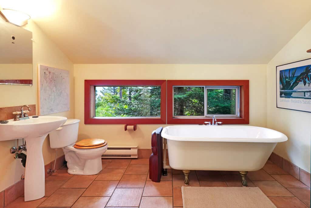 Oceanfront Gem, Denman Island